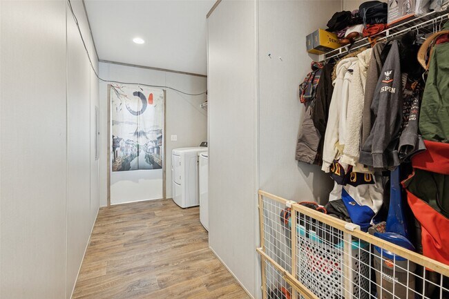 Building Photo - 146 Marina Dr