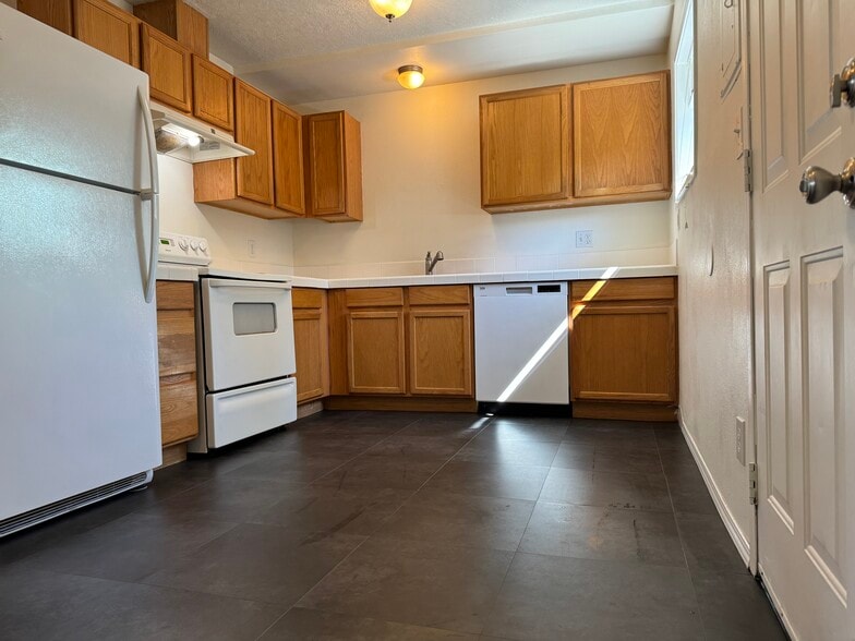 Building Photo - 5431 NE 16th Ave