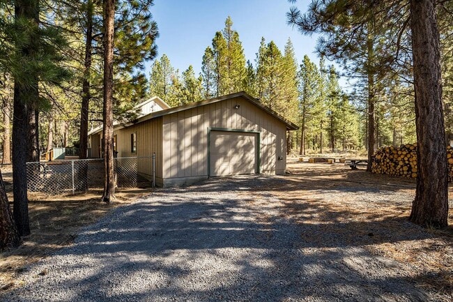 Building Photo - Beautiful Home- Backs up to BLM Land