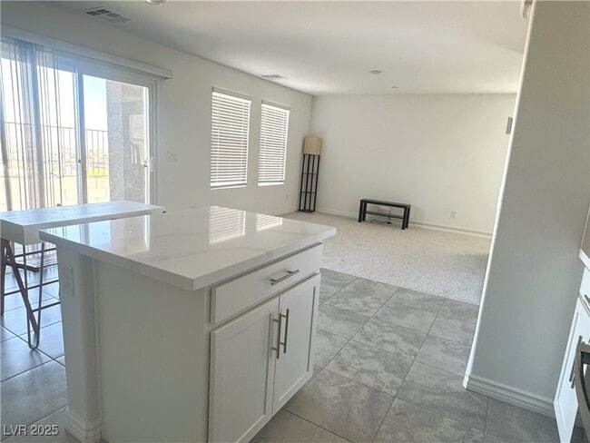 Building Photo - 356 Rosefinch St