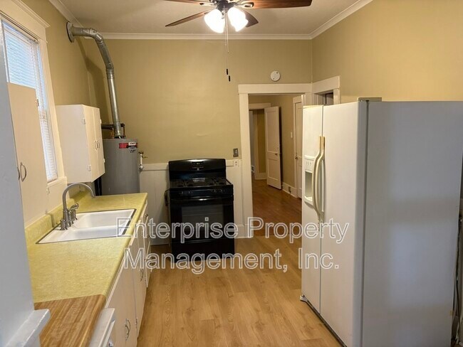 Building Photo - 2187 Court Ave