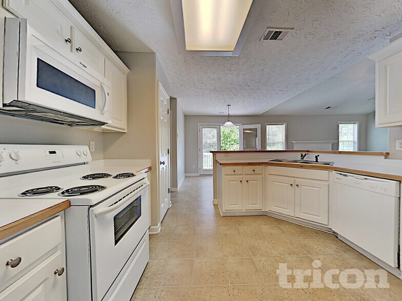 Building Photo - 460 Vinemont Ridge