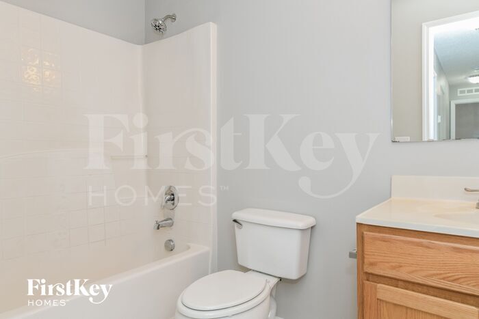 Building Photo - 215 Lobelia Dr