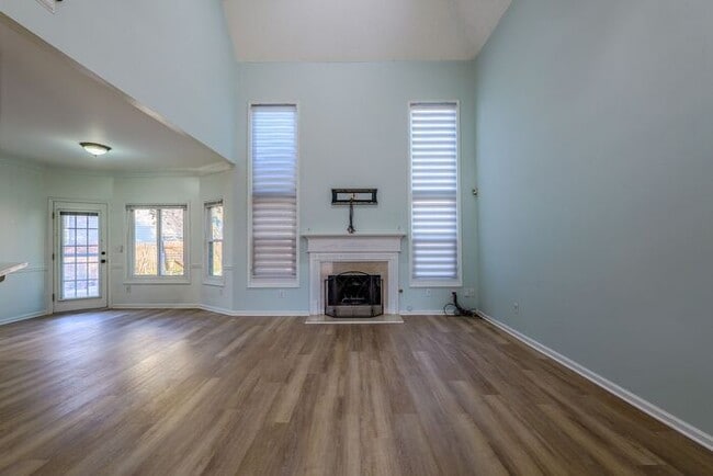 Building Photo - 3890 Cherry Ridge Walk