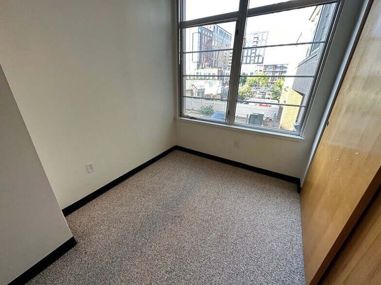 Building Photo - 117 E Berkeley St