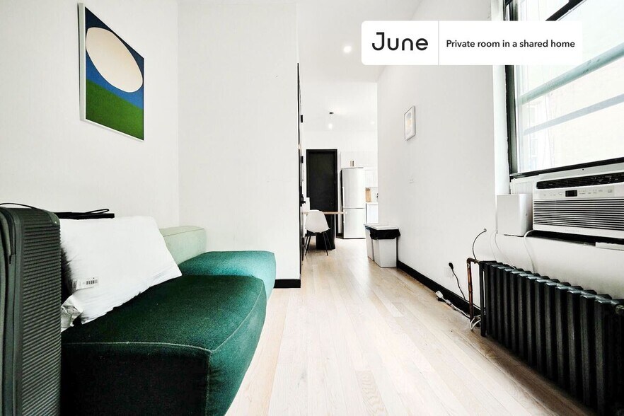 Building Photo - Room in Shared 3 bed/3 bath home