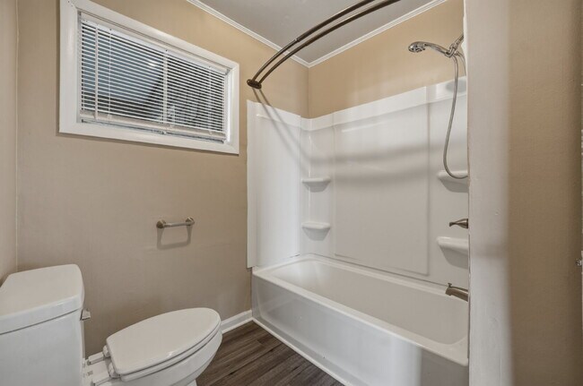 Building Photo - 3 BED, 1 BATH HOUSE FOR RENT IN CHESAPEAKE VA!