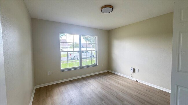 Building Photo - 185 Thornbury Dr