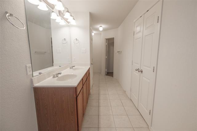 Building Photo - 1021 N Rhea Dr