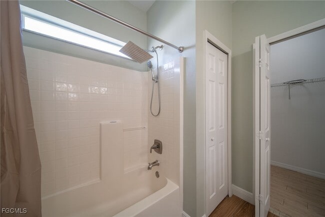 Building Photo - 2122 SW 29th Terrace