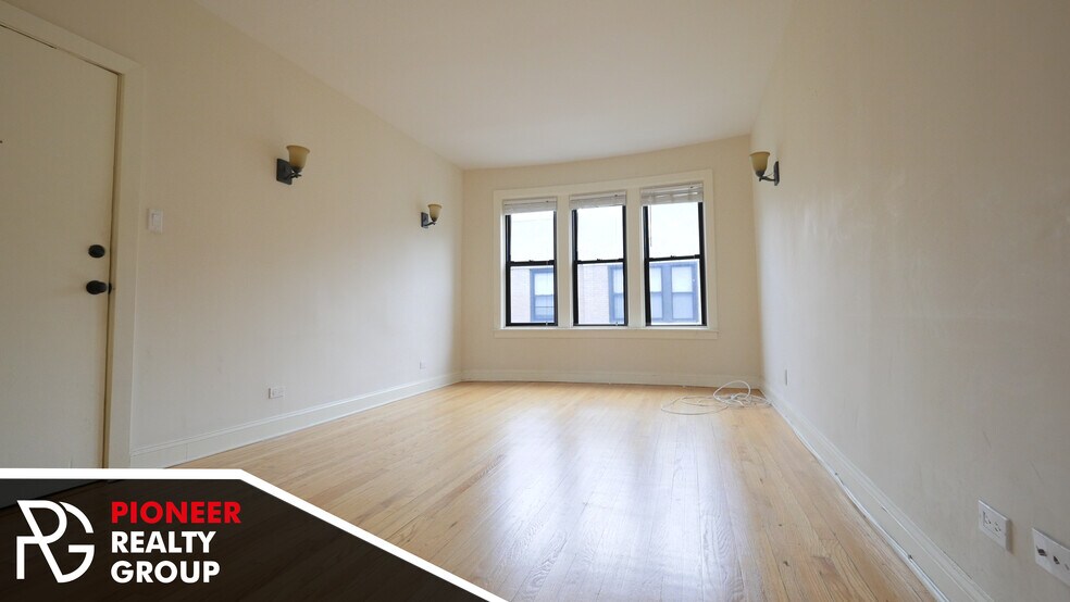 Building Photo - 4032 N Ashland Ave