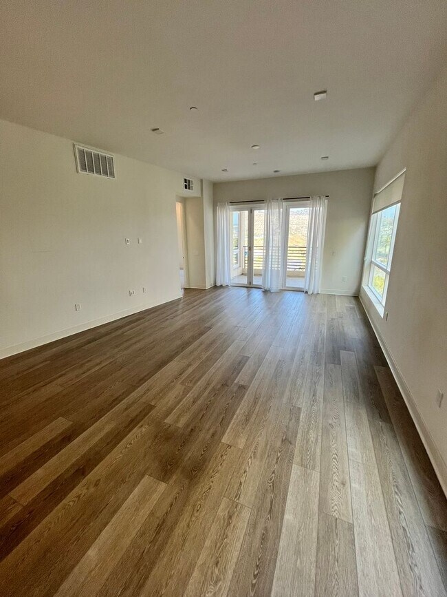 Building Photo - February Ready! Modern Mission Valley Condo in Civita Park