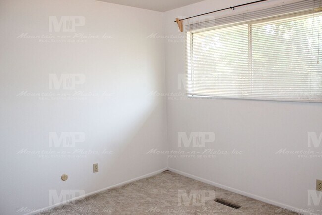 Building Photo - 1205 Fuqua Dr