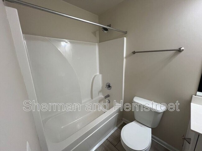 Building Photo - 1301 Joiner Cir