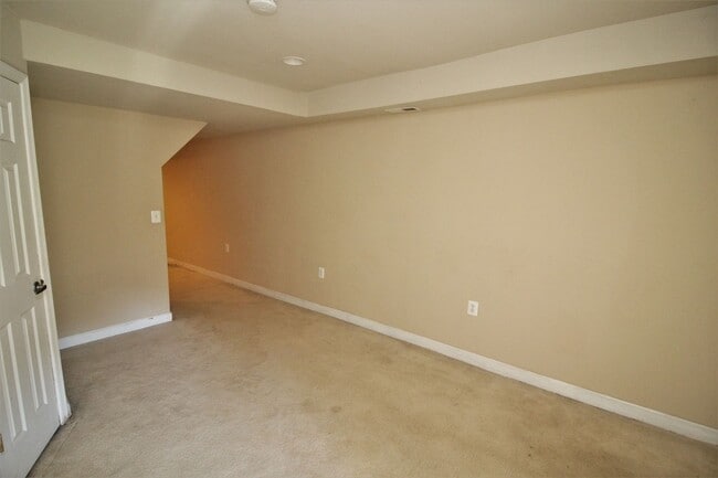 Building Photo - Updated 3bd/2ba Hampden Rowhome w/ CAC, W/...