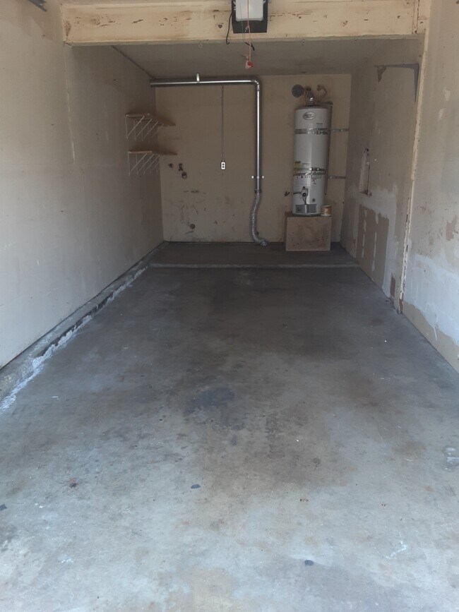 Building Photo - 112 S Delano St