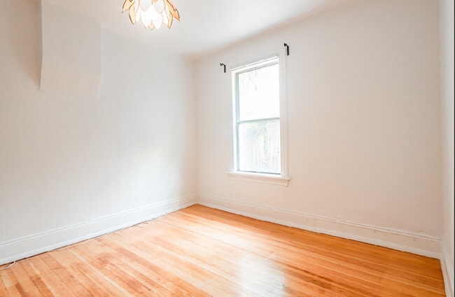 Building Photo - 450 Quince St