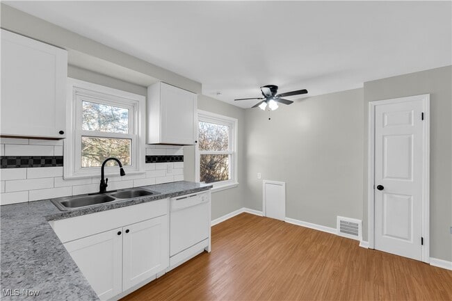 Building Photo - 4762 E 88th St