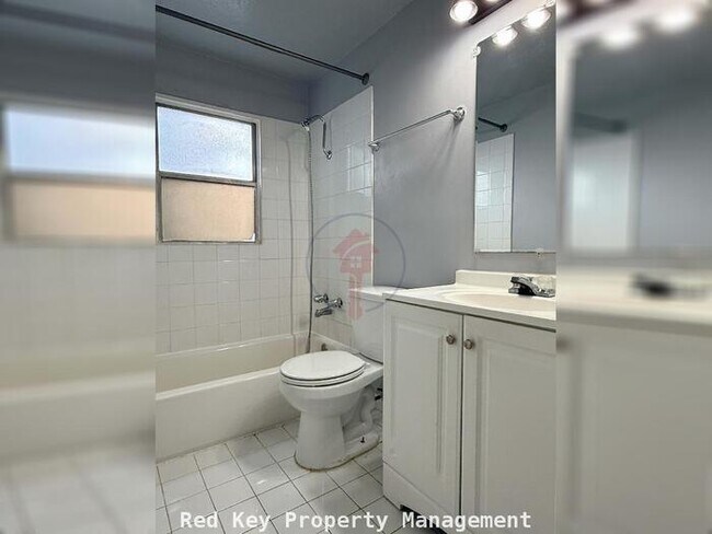 Building Photo - Unit A