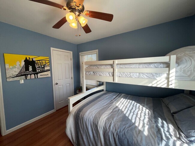Building Photo - Fall in love with this 4 bedroom/ 2 bathroom single family home!