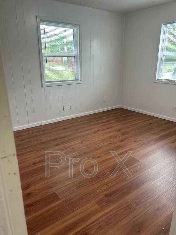 Building Photo - 409 Park St