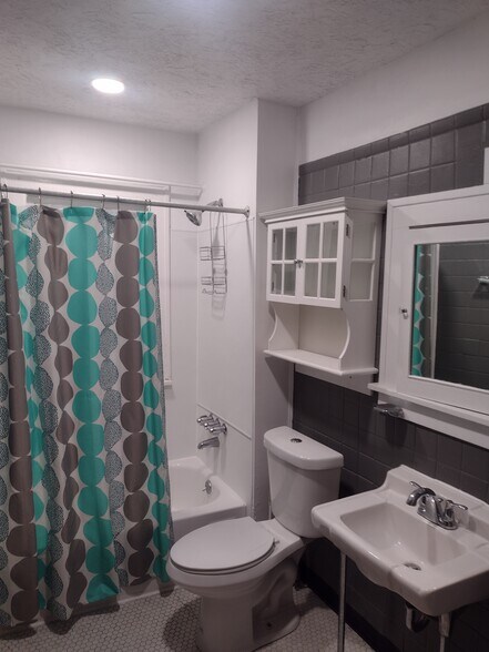 Building Photo - 3126 Kensington Rd