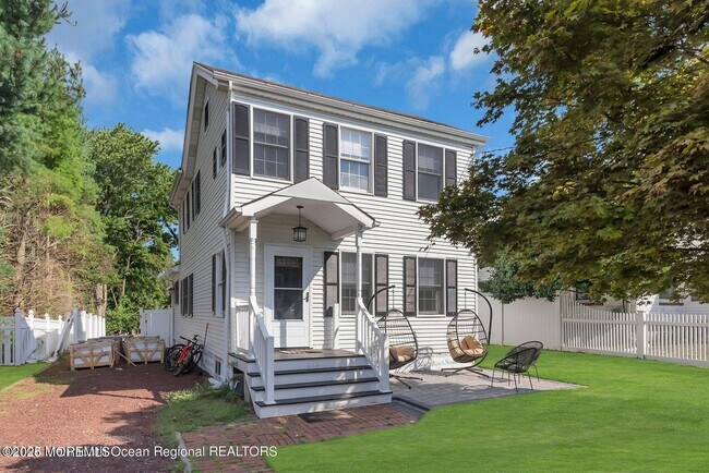 Building Photo - 373 W Park Ave