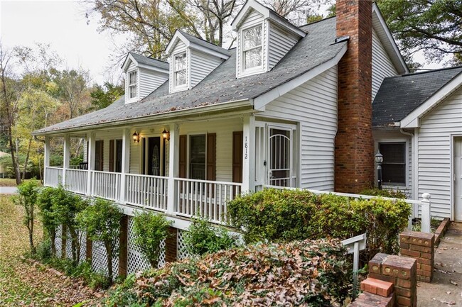 Building Photo - 1812 Lake Lucerne Dr SW