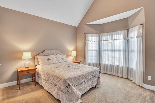 Building Photo - 1141 Carillon Dr SE