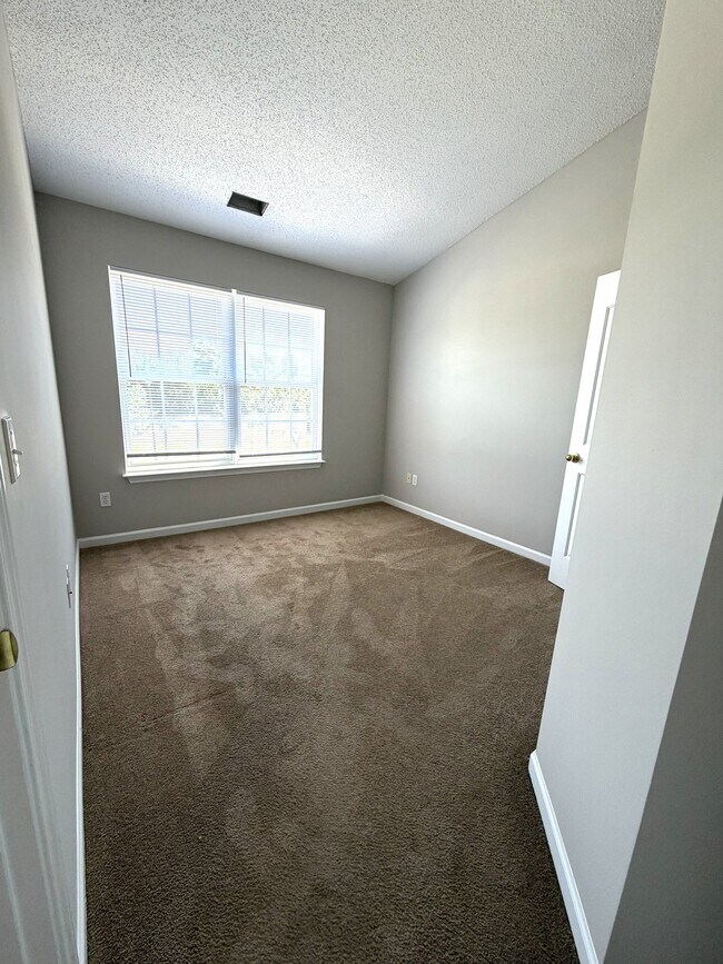 Building Photo - 113 Cirrus Ct