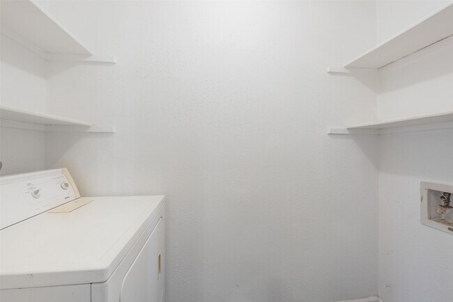 Building Photo - 12400 Brookglade Cir