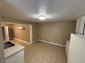 Building Photo - 7314 Navigation Blvd