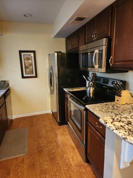 Building Photo - 1050 E Ramon Rd