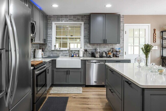 Building Photo - Fairview Retreat | 3BR/3BA with Finished Basement, 2-Car Garage & Private Yard — 17 Min to Asheville