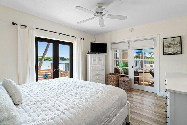 Building Photo - 25 NW 24th Ct