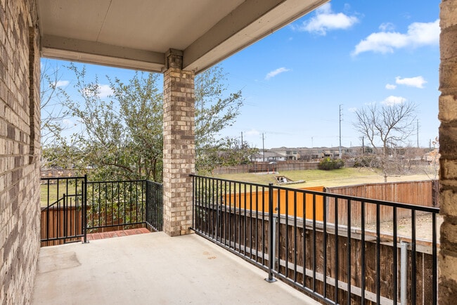 Building Photo - 805 Sandhill Branch Dr