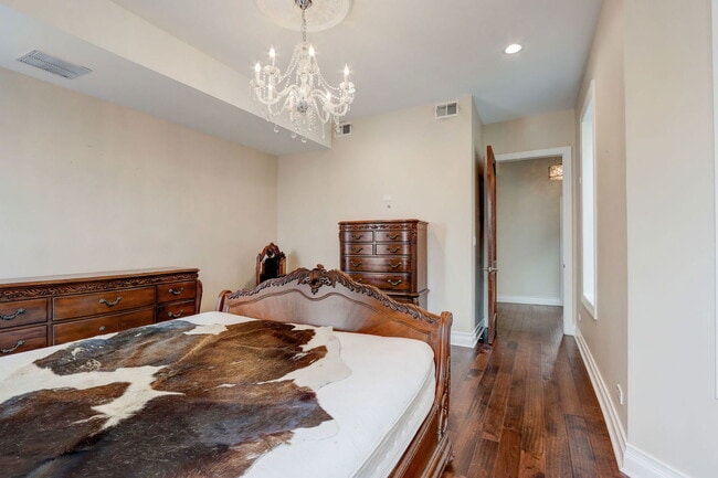 Building Photo - 22 W Ontario St