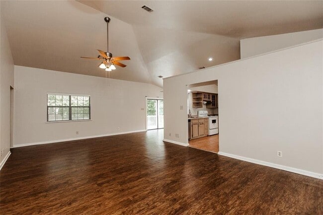 Building Photo - 208 S Cougar Ave