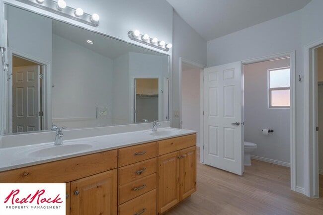 Building Photo - 4 Bedroom in Amber Estates - Newer LVP Flooring throughout home!