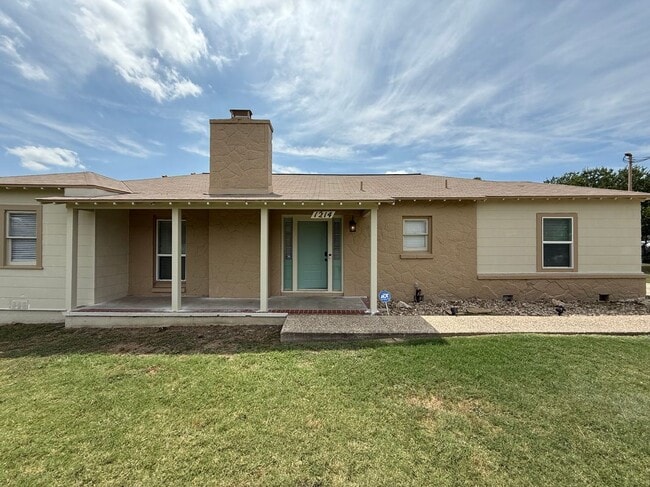 Building Photo - 1214 Sutton Dr