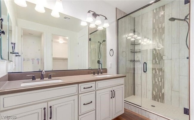 Building Photo - 12556 Skylight View St