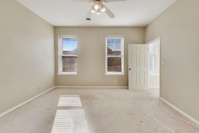 Building Photo - 1481 W Irving Park Rd