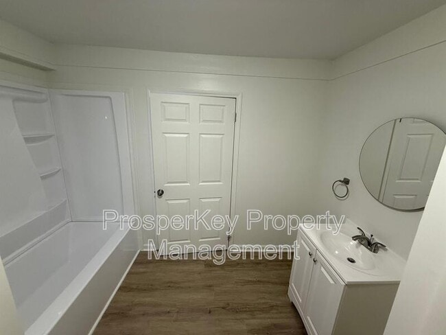 Building Photo - 379 Utoy Cir SW
