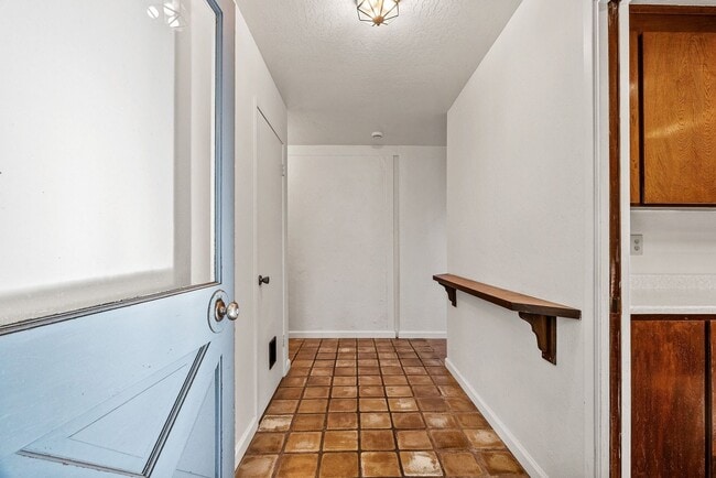 Building Photo - Cozy 2BR/2BA Duplex | Fireplace, Patio & Utilities Included