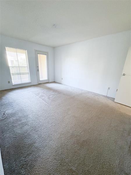 Building Photo - 977 Riverside Dr
