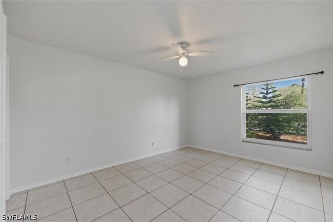 Building Photo - 9570 Crescent Garden Dr