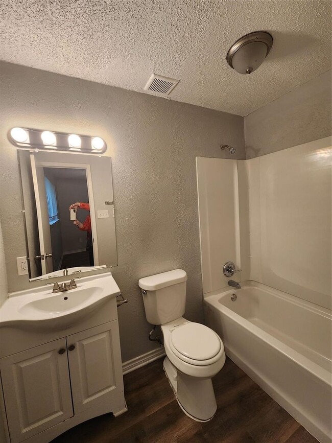 Building Photo - 3 BR/2BA | Renovated Single Family Home | 2-Car Garage | Fenced backyard