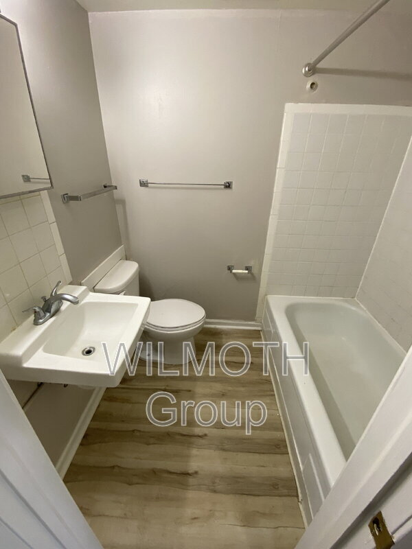 Building Photo - 318 N Clark St
