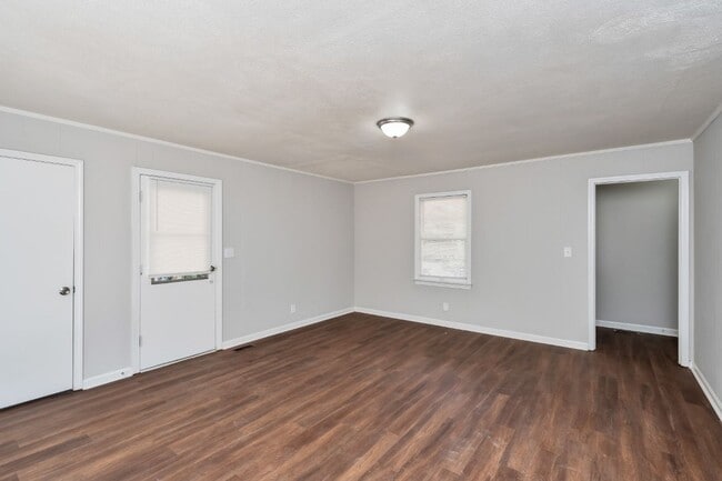 Building Photo - Comfort & Convenience in Northport – 4BR H...