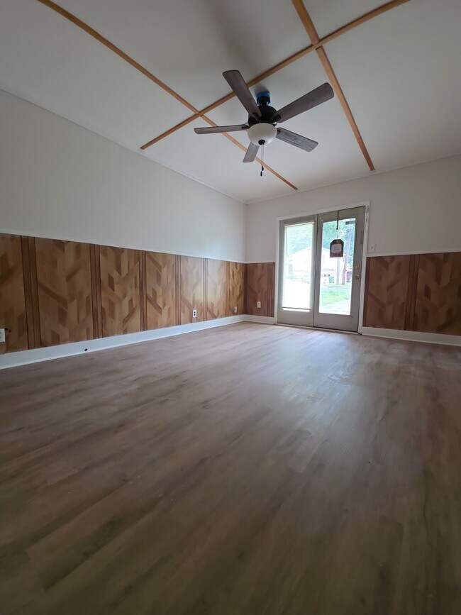 Building Photo - 2613 Skyline Dr NW